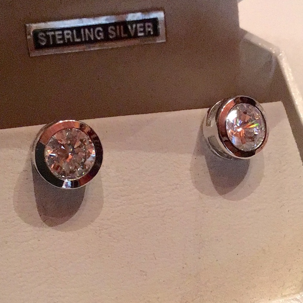 New Crislu Bevel Set pierced earrings. Sterling Silver, 3 CT round CZ stones - Picture 2 of 6